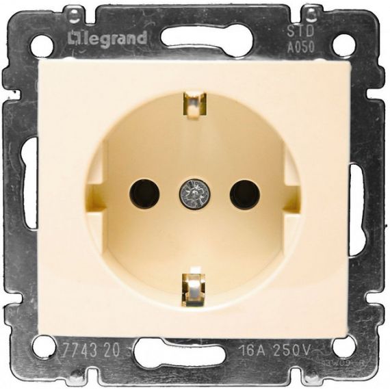 Legrand Valena Розетка 1гн. с/з крем.  774320/33849/07271